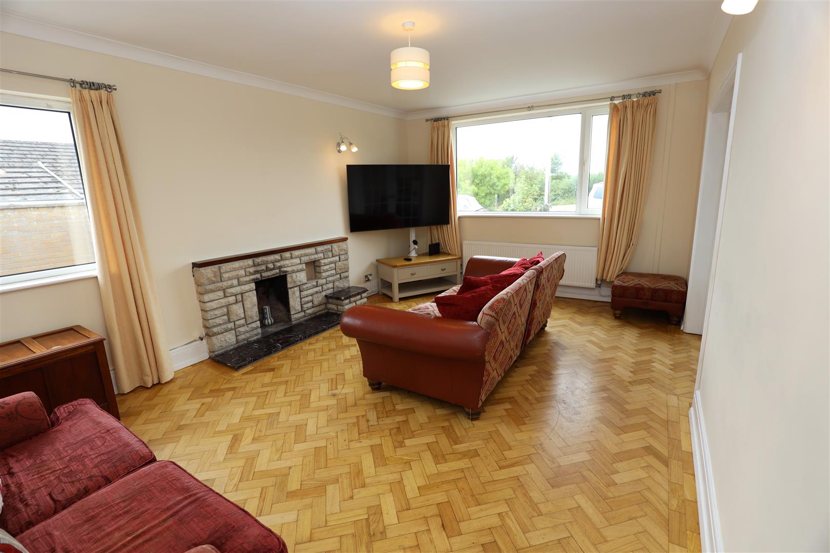10 Downs View Close, Aberthin, Cowbridge, CF71 7HG